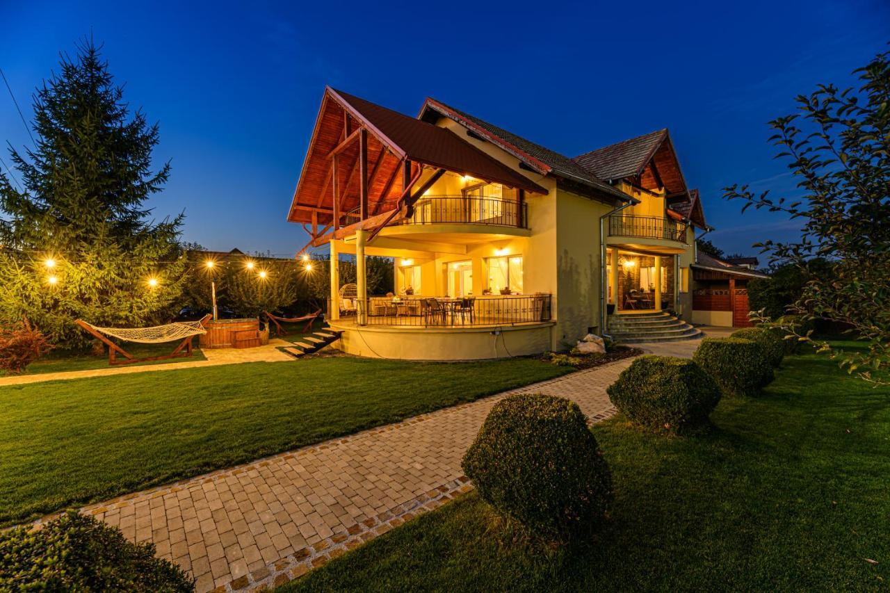Orchard Villa Брашов Экстерьер фото